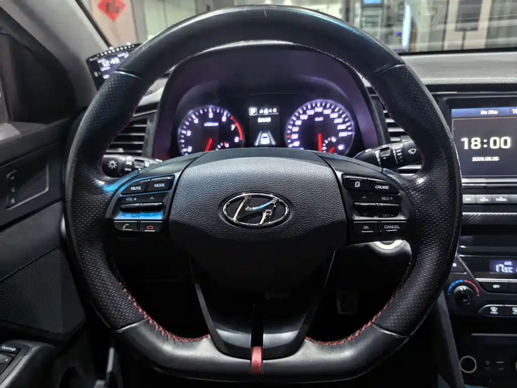 Hyundai Elantra — миниатюра 9