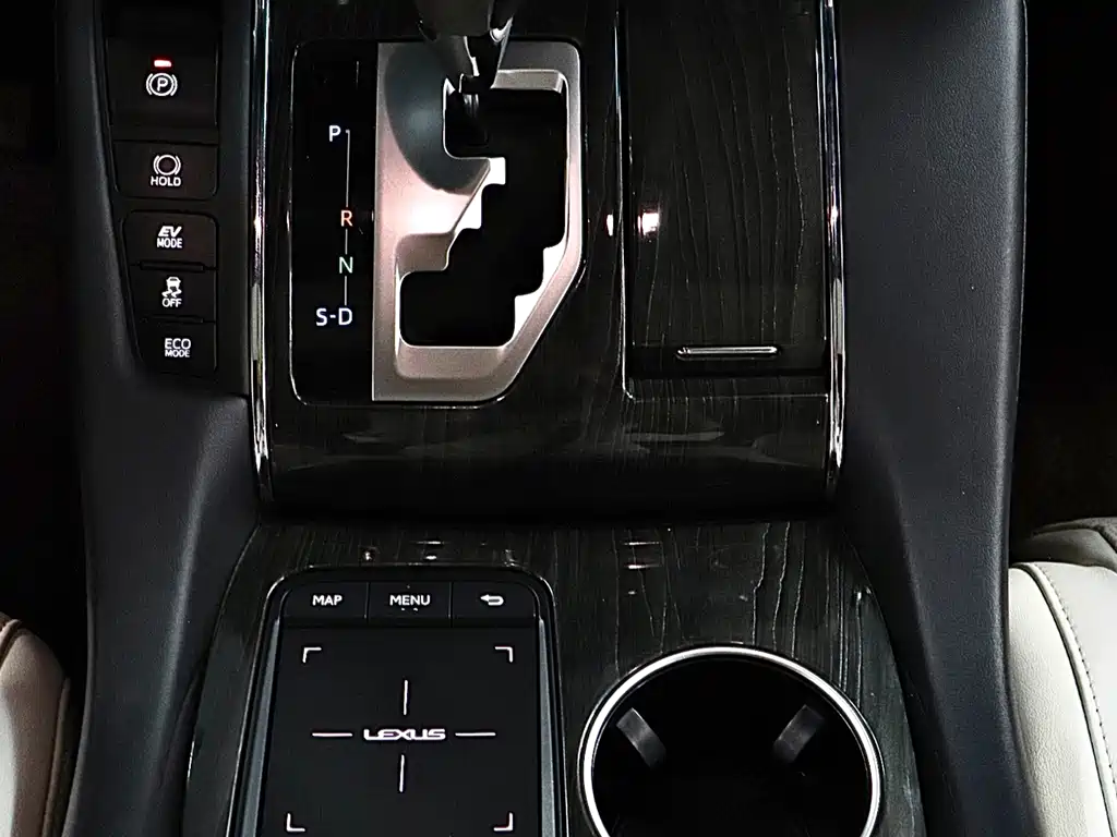 Lexus LM — миниатюра 20