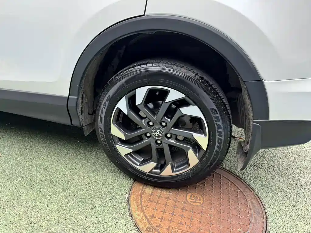 Toyota RAV4 — миниатюра 7