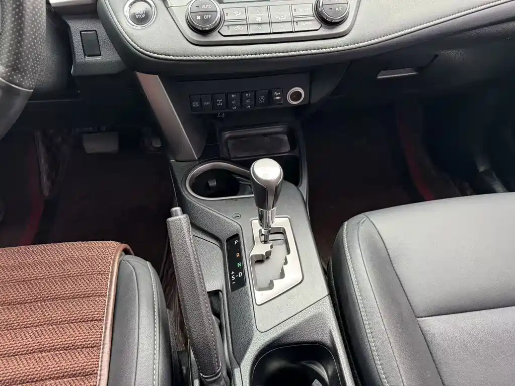 Toyota RAV4 — миниатюра 9