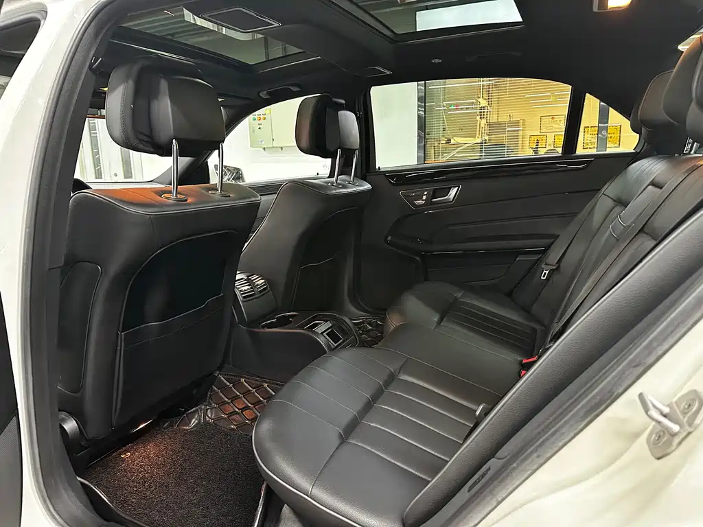 Mercedes-Benz E-Class — миниатюра 12
