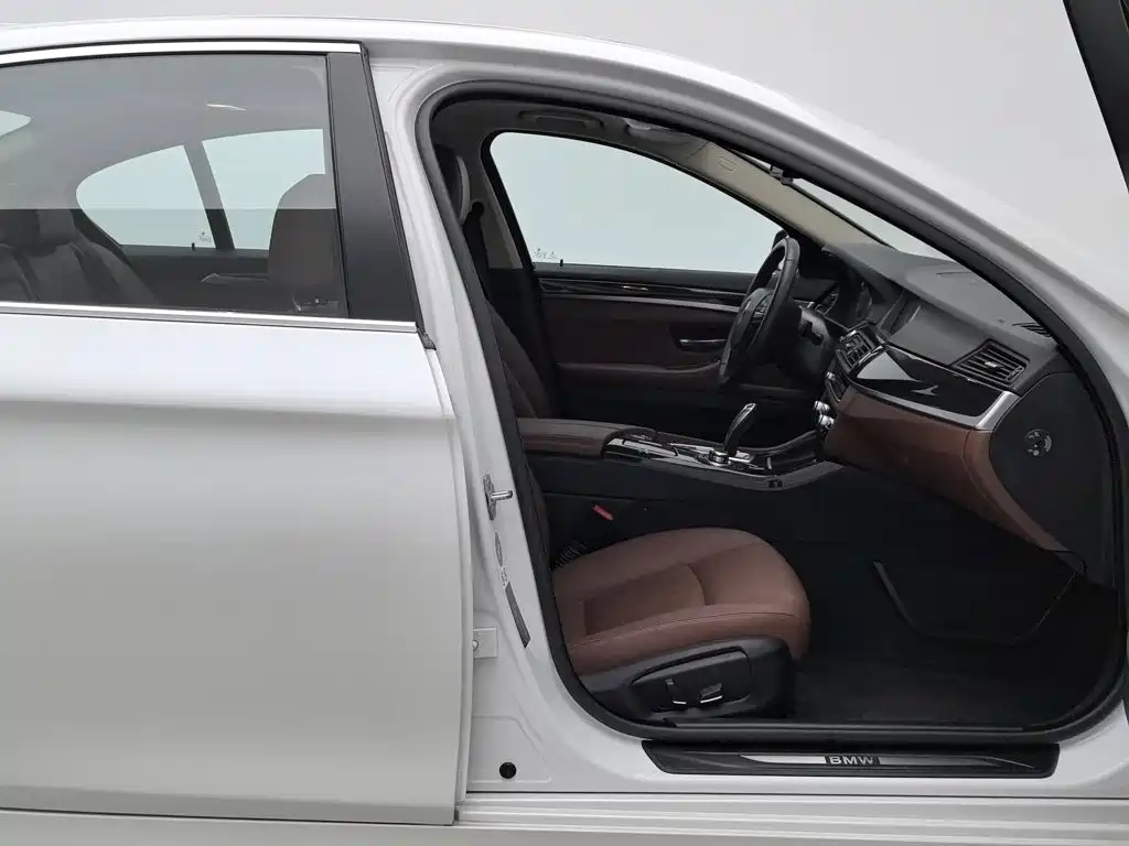 BMW 5 Series (Import) — миниатюра 23