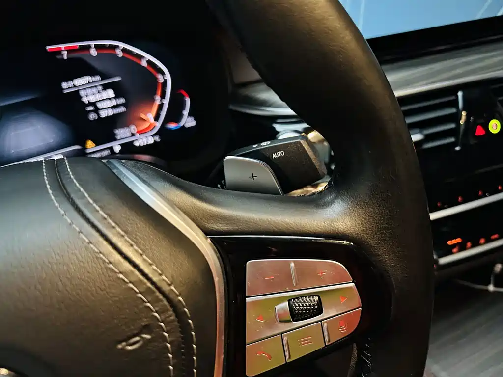 BMW 5 Series — миниатюра 21