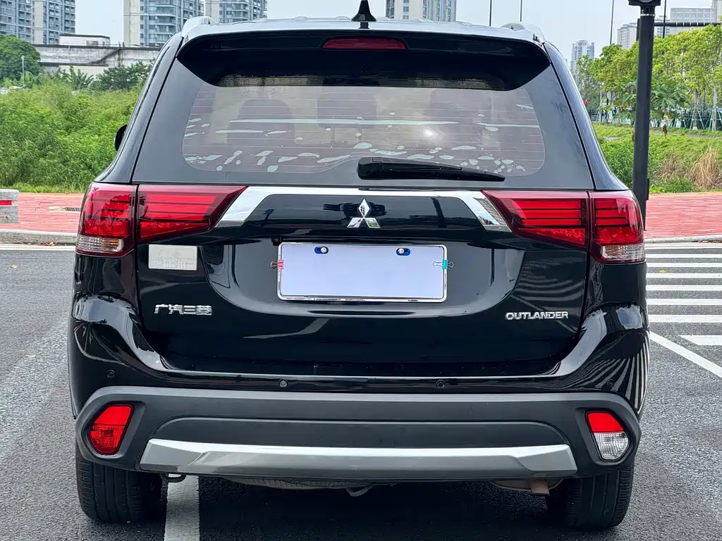 Mitsubishi Outlander — миниатюра 10