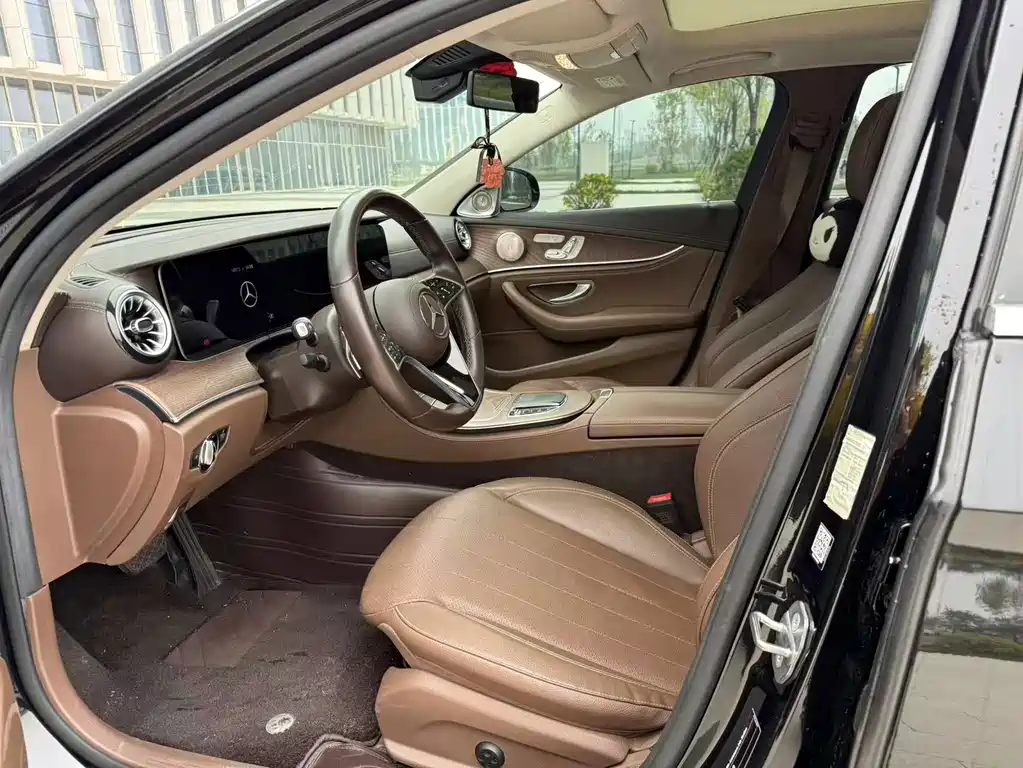 Mercedes-Benz E-Class — миниатюра 4