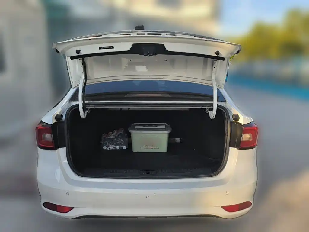 Roewe i5 — миниатюра 10