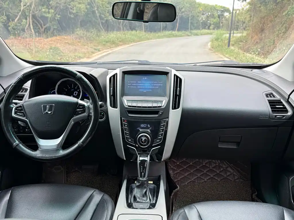 LUXGEN EXCELLENT 6 SUV