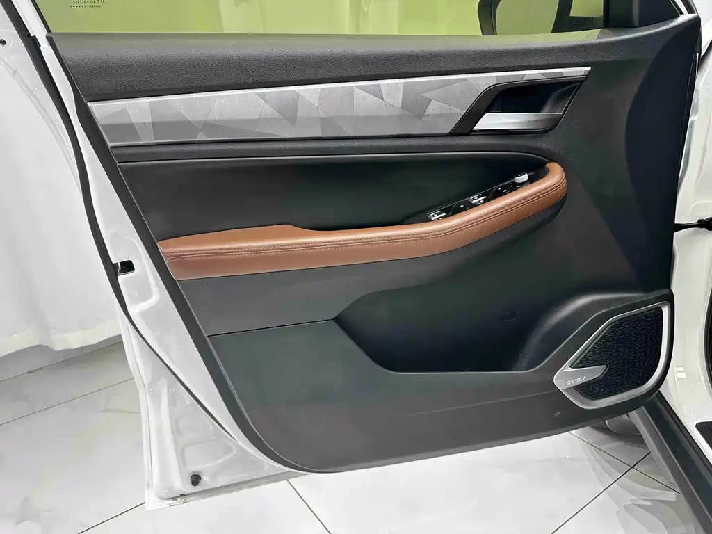 Geely Vision X6 — миниатюра 11