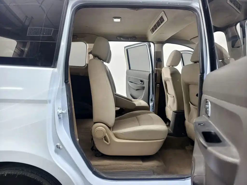 Wuling Hongguang — миниатюра 16