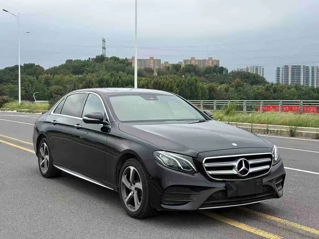 Mercedes-Benz E-Class — миниатюра 3