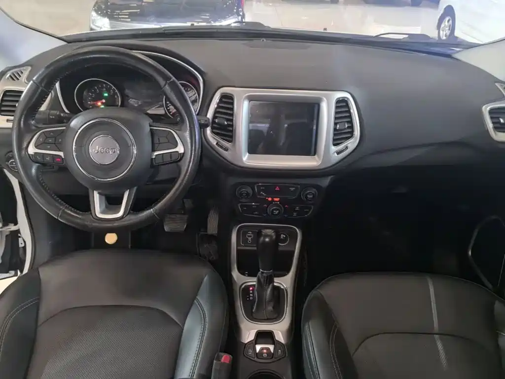Jeep Compass — миниатюра 10