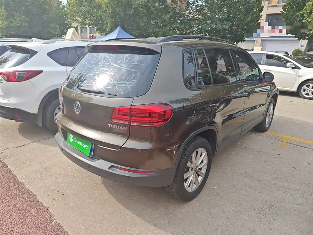 VOLKSWAGEN TIGUAN