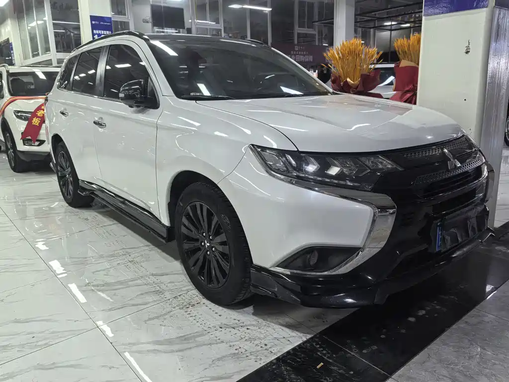 MITSUBISHI OUTLANDER