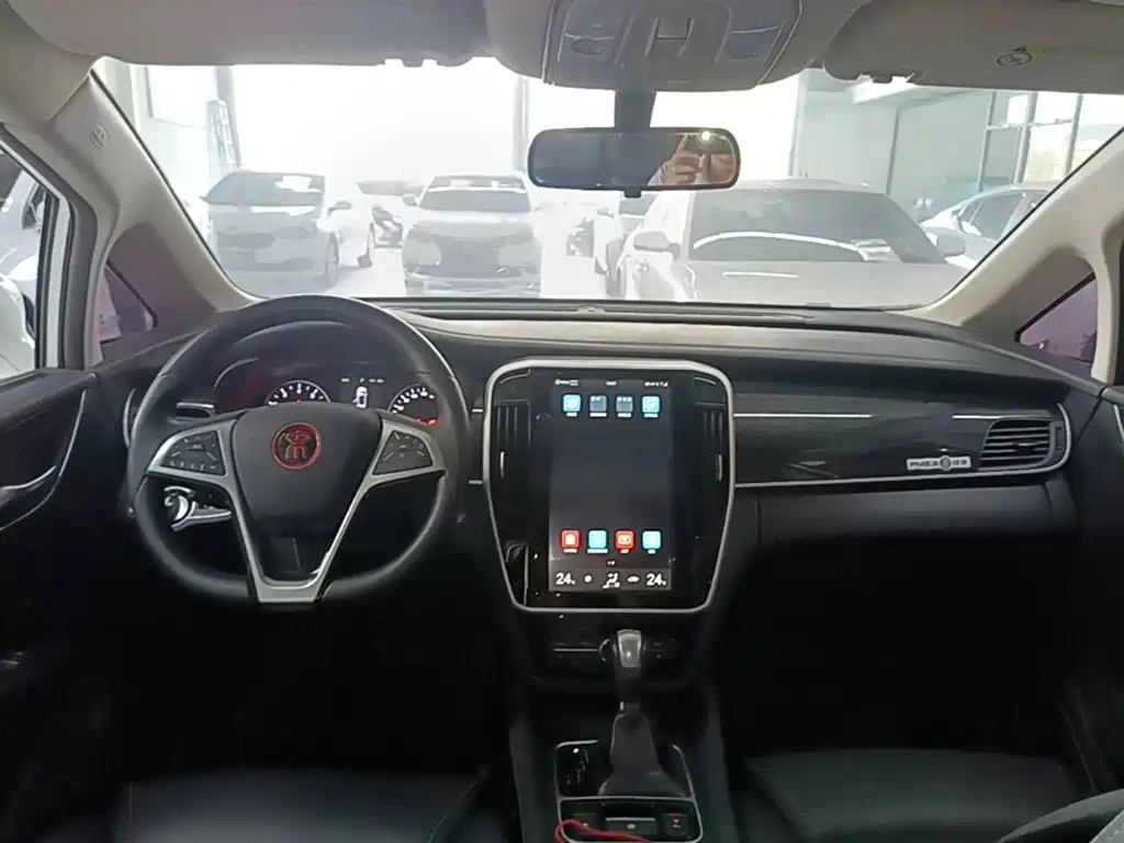BYD MAX — миниатюра 10