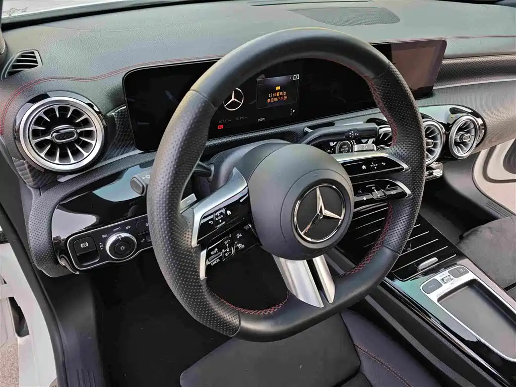 Mercedes-Benz A-Class 2024 — фото 13