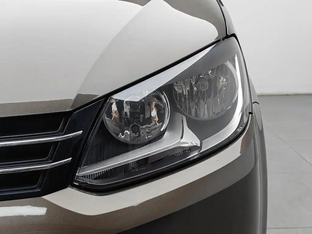 Volkswagen Touran — миниатюра 7