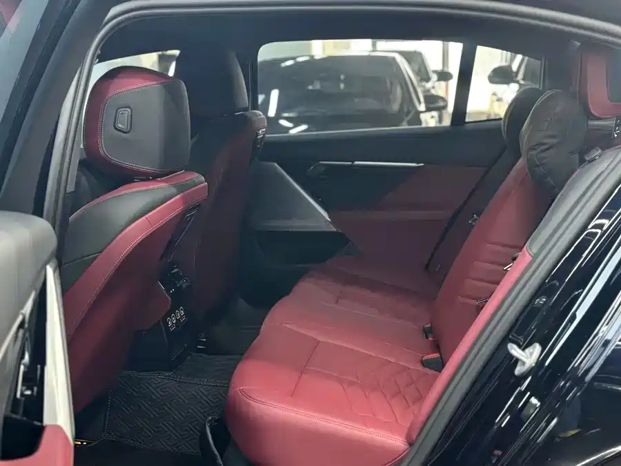 BMW 5 Series — миниатюра 16