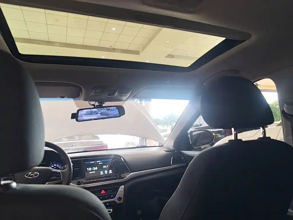 Hyundai Elantra — миниатюра 18