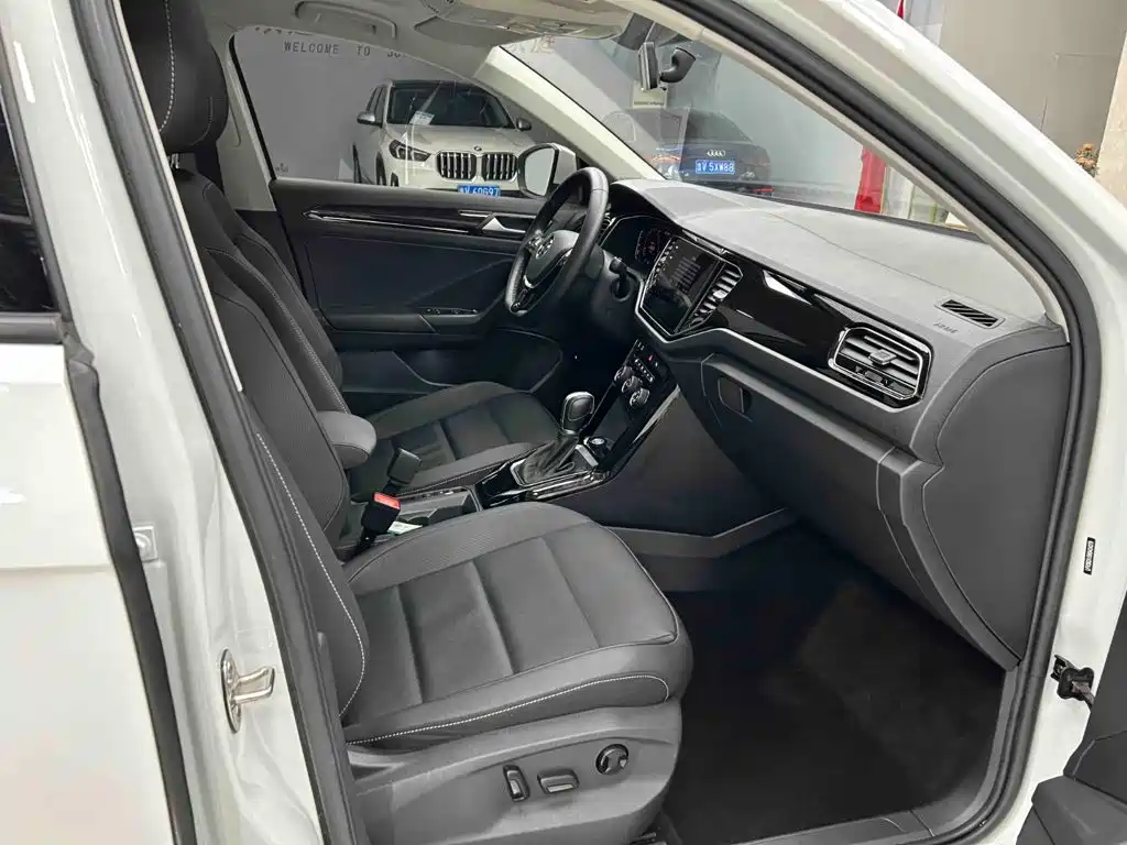 Volkswagen T-Roc — миниатюра 13