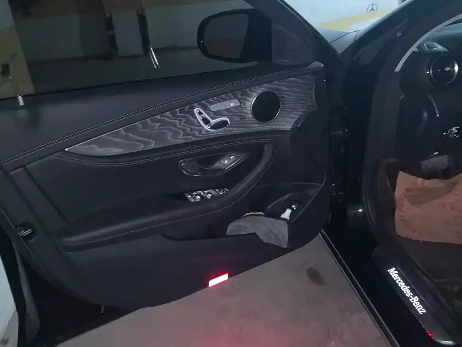 Mercedes-Benz E-Class — миниатюра 7