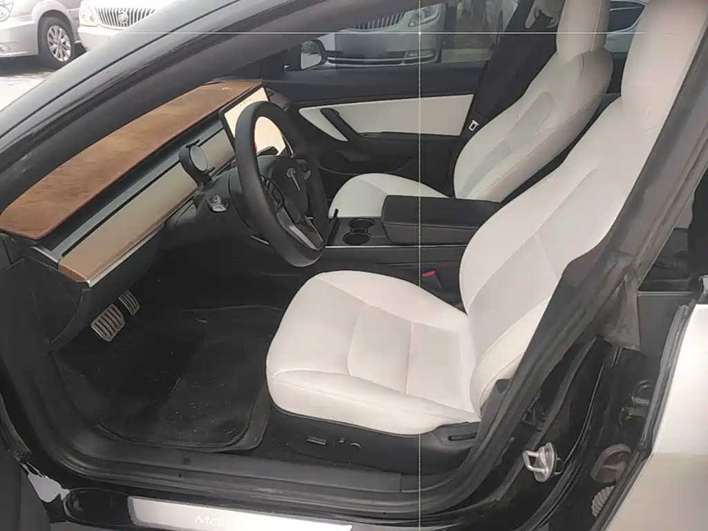 Tesla Model 3 — миниатюра 15