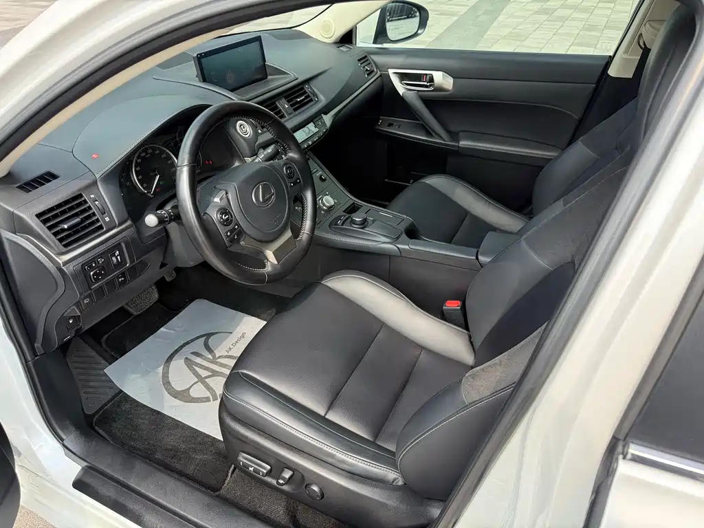 Lexus CT — миниатюра 10