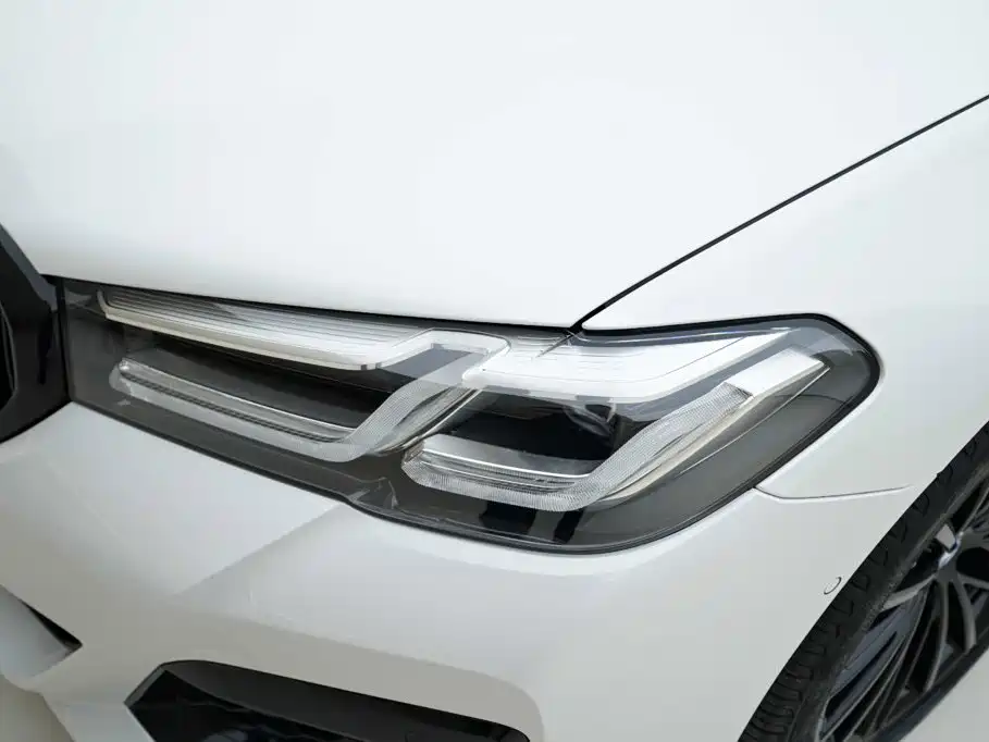 BMW 5 Series — миниатюра 14