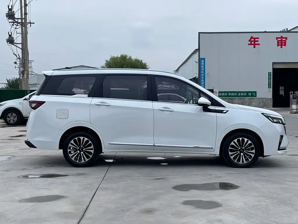 Wuling Jiachen — миниатюра 7