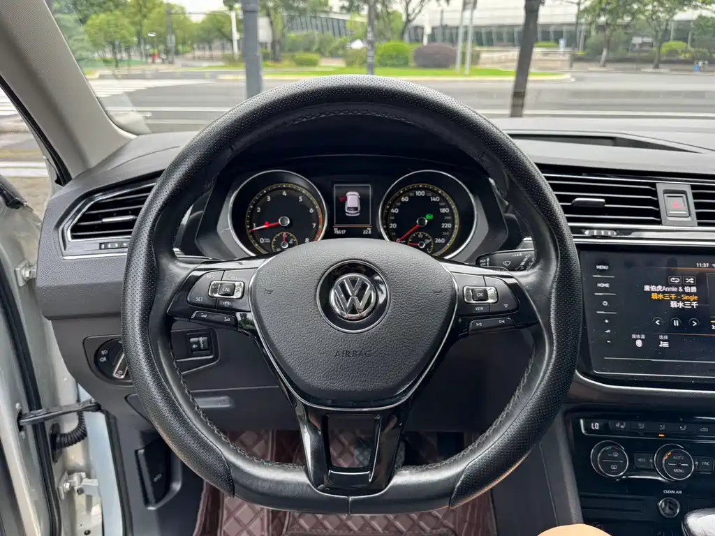 Volkswagen Tiguan L — миниатюра 16