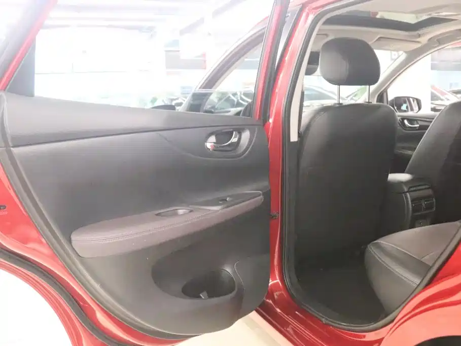 Nissan Tiida — миниатюра 13
