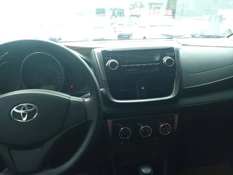 Toyota Yaris L — миниатюра 13