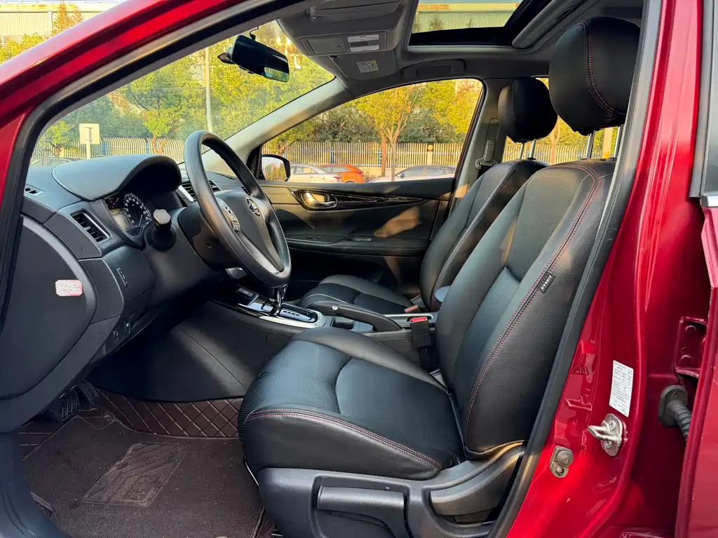 Nissan Tiida — миниатюра 8