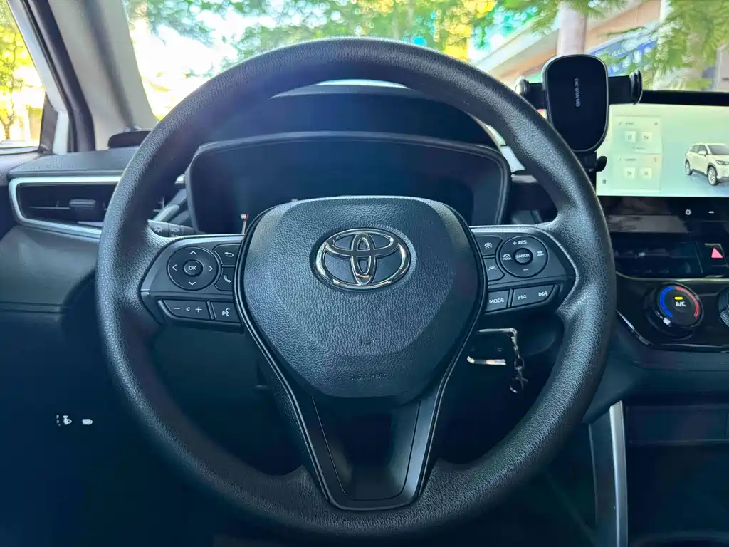 Toyota Corolla Cross — миниатюра 9