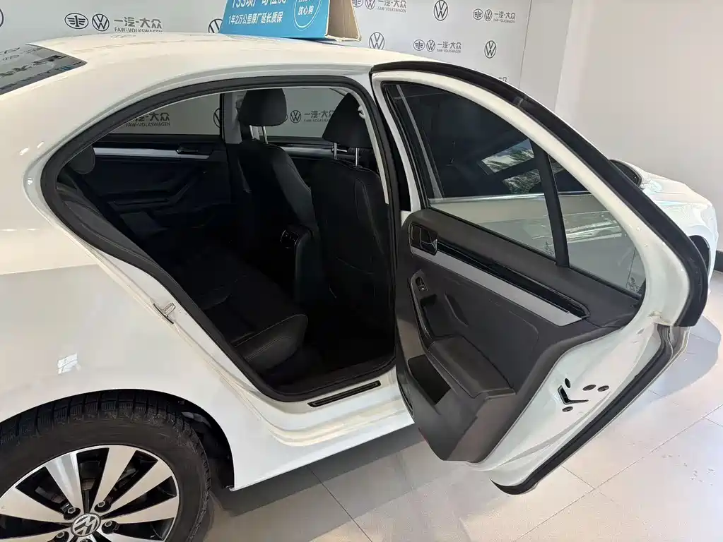 Volkswagen Sagitar 2018 1.6L AT Comfort