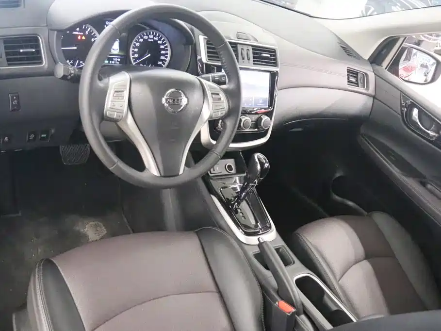Nissan Tiida — миниатюра 10