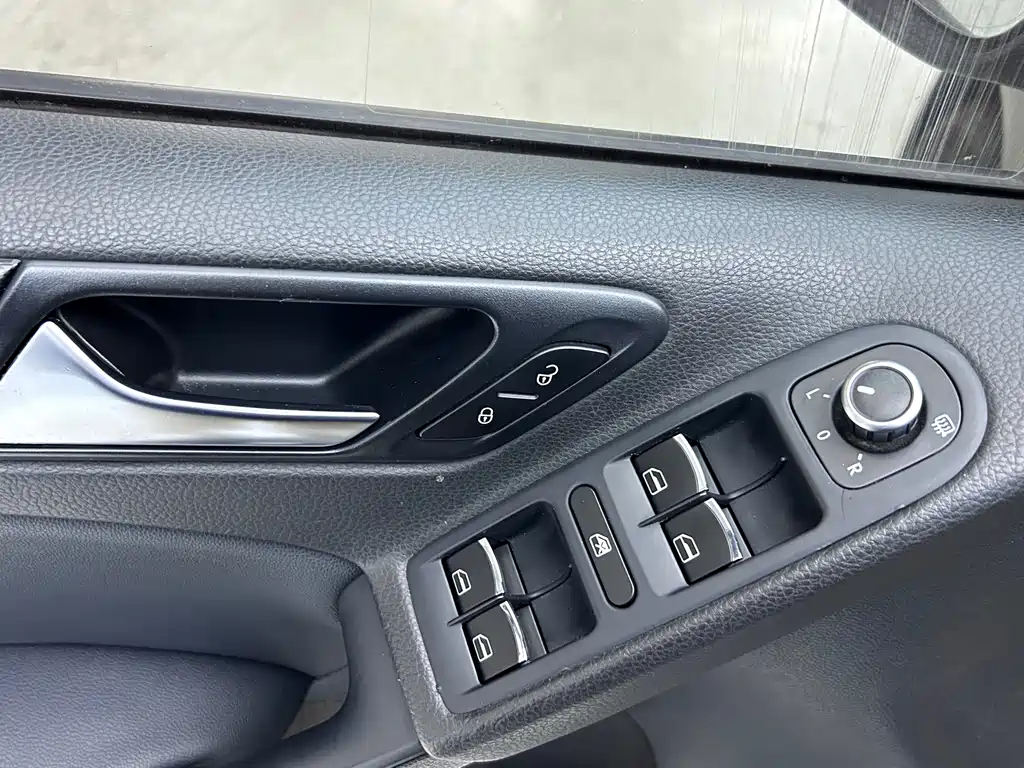 Volkswagen Golf — миниатюра 12