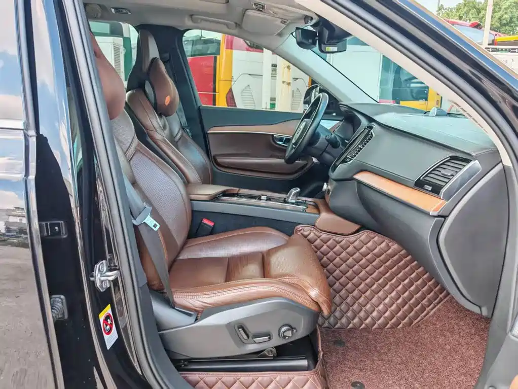 Volvo XC90 PHEV — миниатюра 23