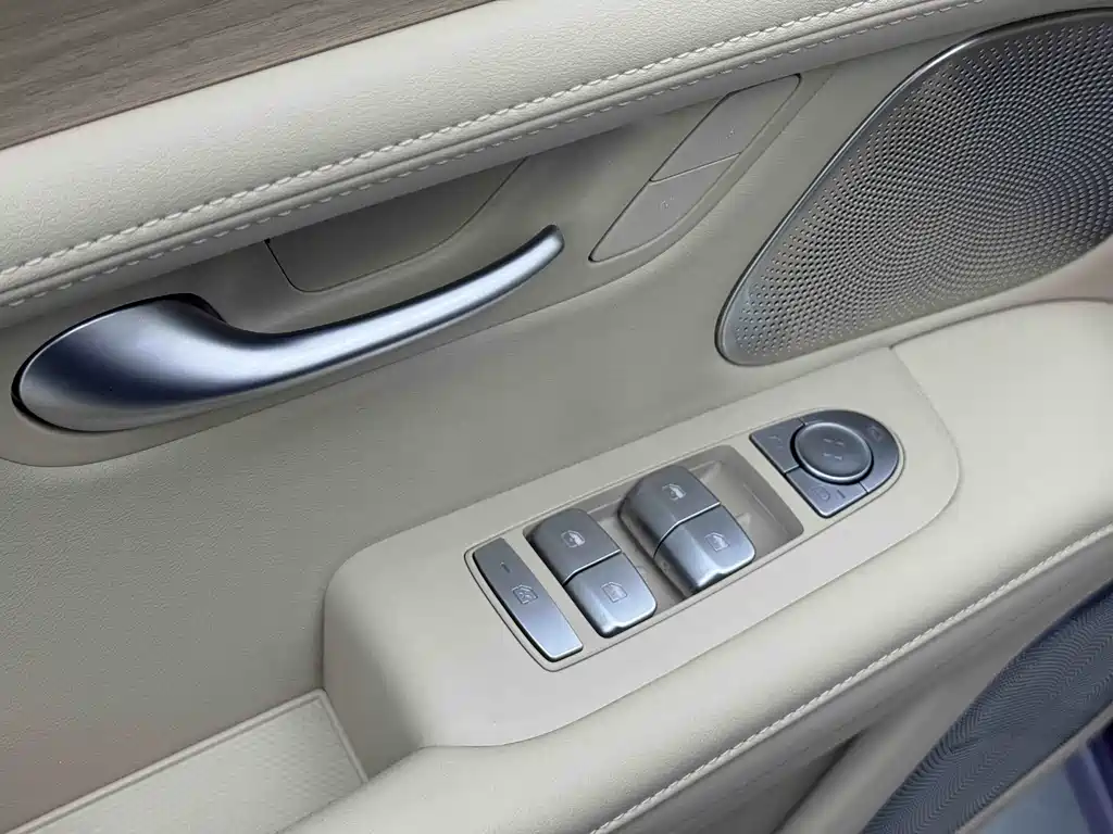 AITO ASK THE WORLD M5