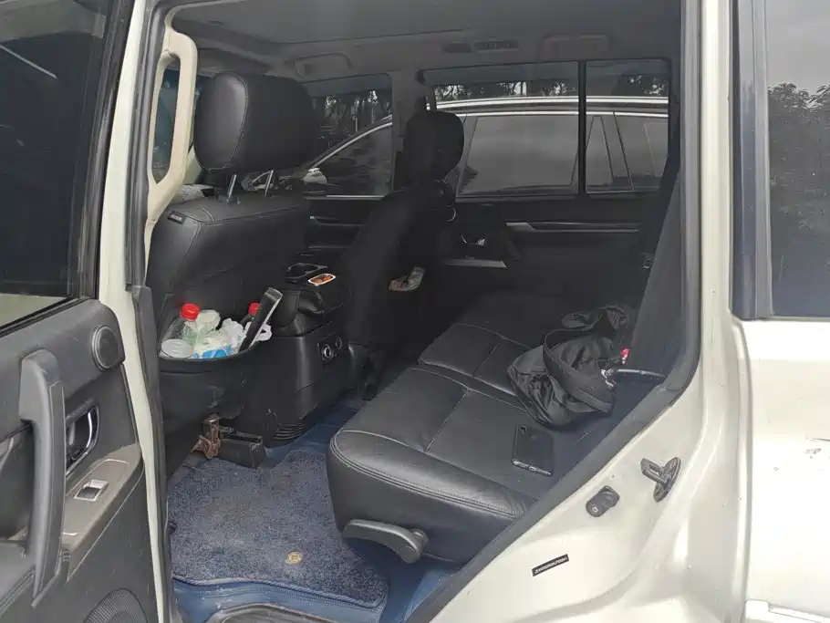Mitsubishi Pajero — миниатюра 11