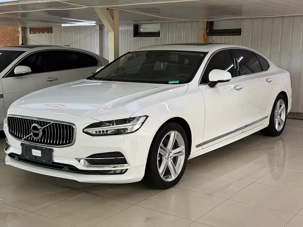 Купить Volvo S90