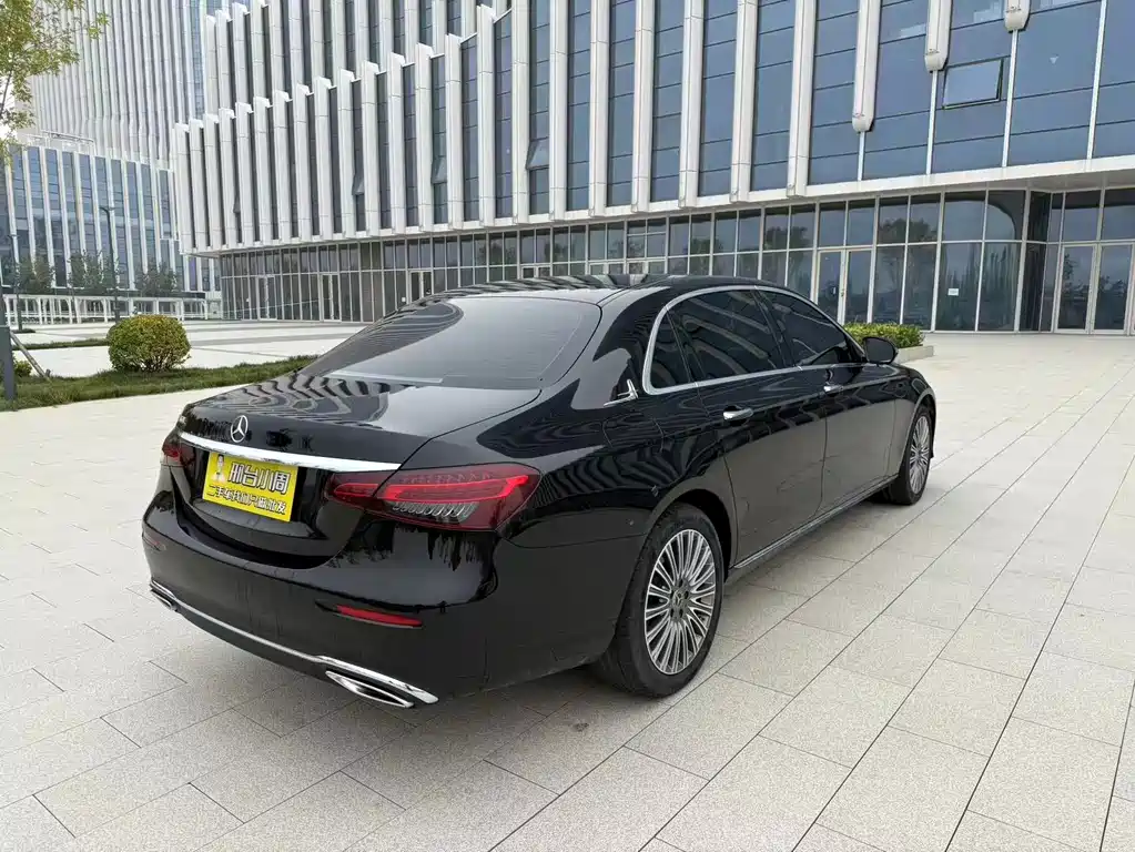 Mercedes-Benz E-Class — миниатюра 9