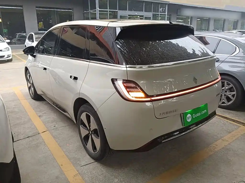 Baojun Yunduo — миниатюра 5