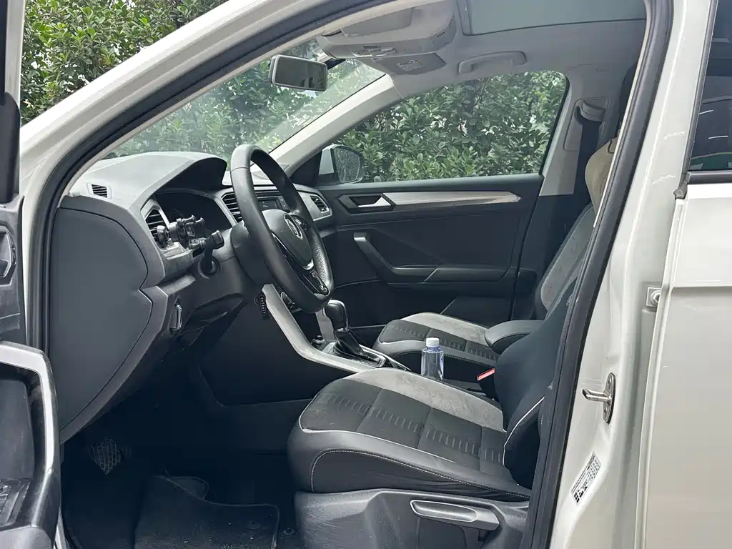 VOLKSWAGEN T ROC EXPLORING SONGS