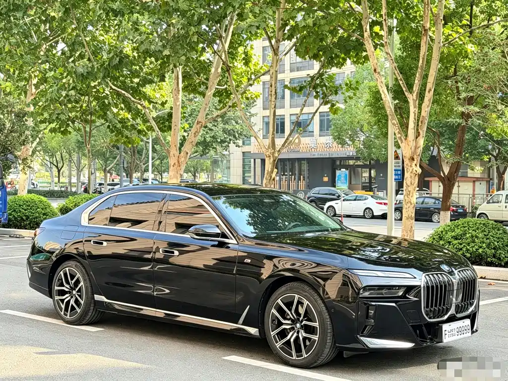 BMW 7 Series — миниатюра 3