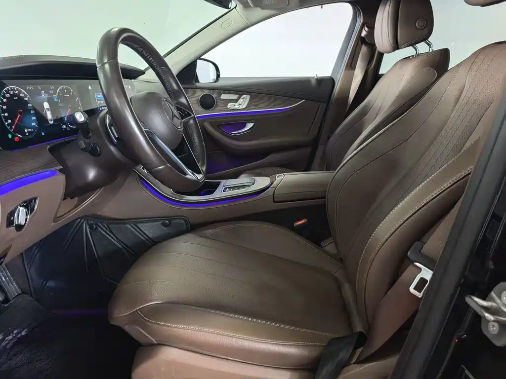 Mercedes-Benz E-Class — миниатюра 7