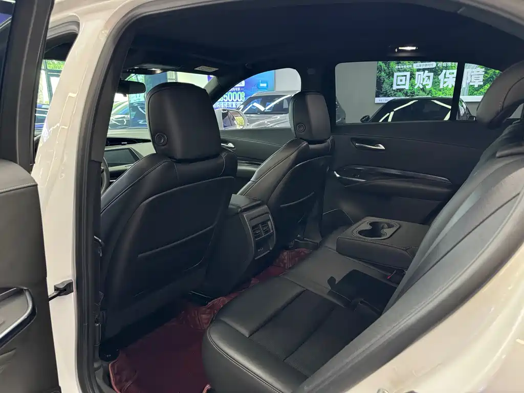 CADILLAC XT4
