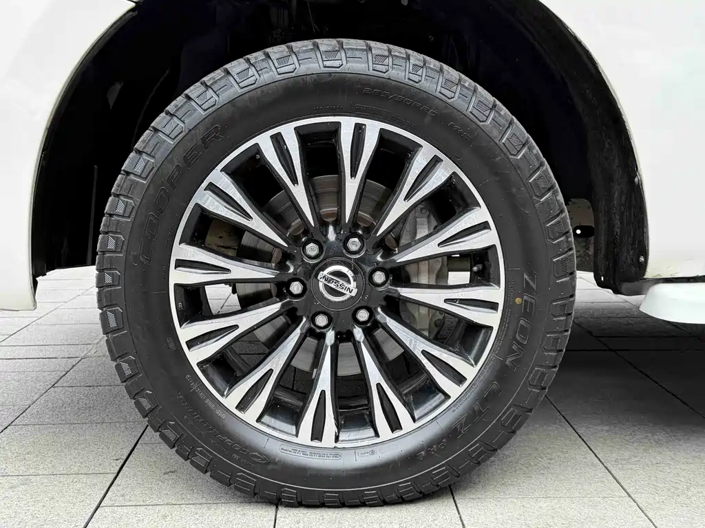 Nissan Patrol — миниатюра 4