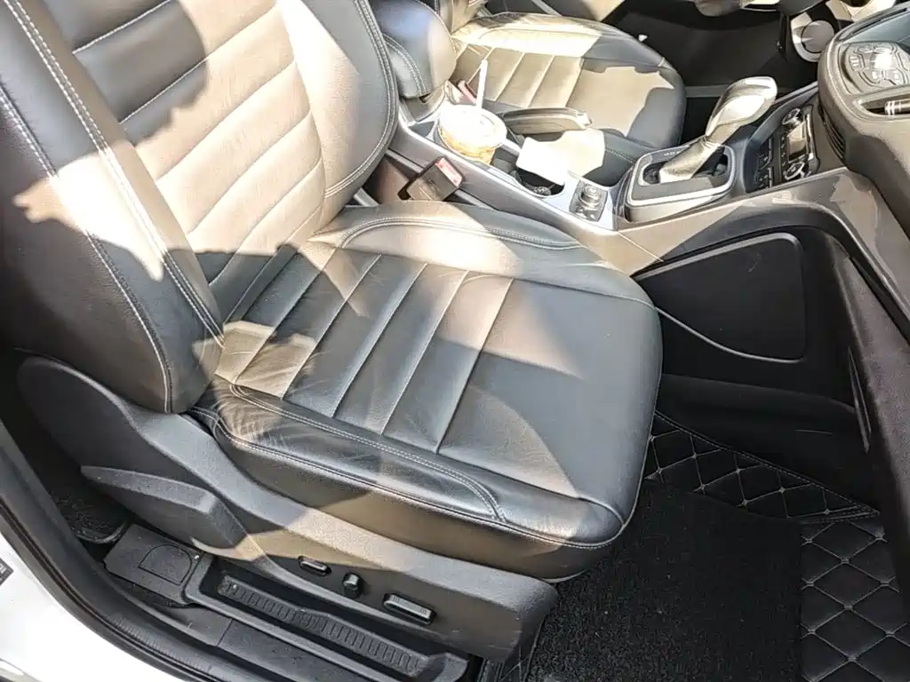 Ford Kuga — миниатюра 25
