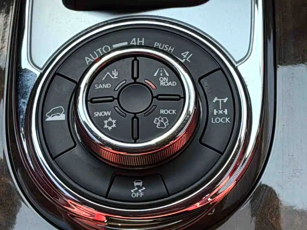 Nissan Patrol — миниатюра 5
