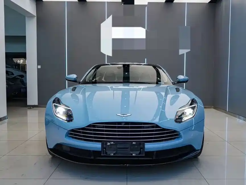 Aston Martin DB11 — миниатюра 2